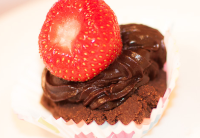 Eplemuffins med sjokoladefrosting (ingen steking)